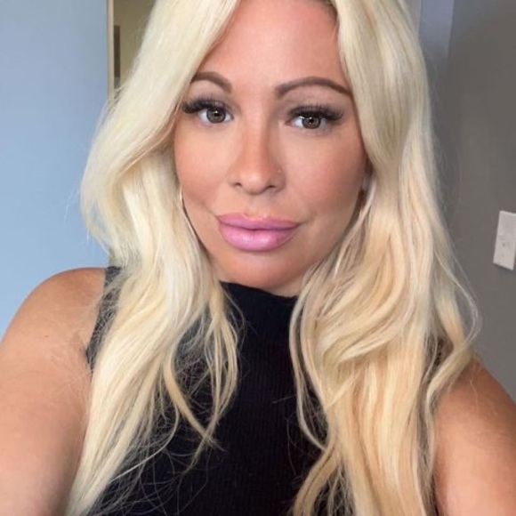 Meet your Posher, Elise - Picture 1 of 1